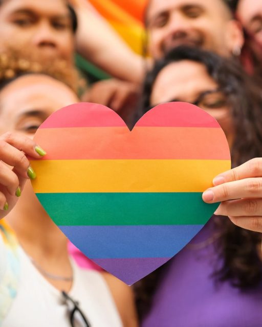 🌈Taipei Pride – Love in every color!🇹🇼✨  Einmal im Jahr wird Taipeh zum Herz des Regenbogens – wenn bei der Taipei Pride hunderttausende Menschen Liebe, Freiheit und Vielfalt feiern. 🏳️‍🌈  Taiwan war 2019 das erste Land in Asien, das die gleichgeschlechtliche Ehe legalisierte und steht seither für Offenheit, Mut und Gleichberechtigung.  Das diesjährige Motto „Beyond Links“ erinnert daran, dass Pride weit über Likes, Klicks und Hashtags hinausgeht – es geht um echte Verbindungen, gegenseitiges Verständnis und Akzeptanz in all ihren Facetten. 🧡  Die Pride ist mehr als nur ein Fest – sie ist ein leuchtendes Statement gegen Diskriminierung und für eine Welt, in der jeder Mensch so leben und lieben darf, wie er möchte. ❤  🎉 Von bunten Paraden über Musik und Kultur bis zu mitreißender Energie auf den Straßen: Die Taipei Pride zeigt, dass Taiwan nicht nur gastfreundlich, sondern auch unglaublich vielfältig ist.  💫In Taiwan wird Liebe nicht nur gefeiert – sie wird gelebt.🌈  📷 Shutterstock  #ErlebeTaiwan #TaiwanUrlaub #TaipeiPride #LoveIsLove #ProudInTaipei #LGBTQ