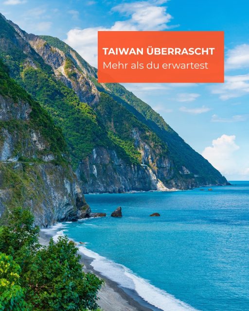 Taiwan überrascht – auf die schönste Weise 🇹🇼  Diese Insel vereint Gegensätze, die man so kaum erwartet:
⛰️ Über 200 Berge über 3.000 m
🍜 Nachtmärkte als lebendige Treffpunkte
🌴⛰️ Tropische Strände und alpine Landschaften  Eine Reise, die immer wieder überrascht.  👉 Was hat dich am meisten überrascht?  📷 Shutterstock  #TaiwanUrlaub #ErlebeTaiwan #Reiseinspiration #AsienReisen #HiddenGems