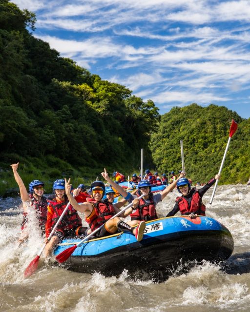 🌿🚣 Taiwan für Abenteurer  Wenn ihr bei Taiwan zuerst an Taipei, Nachtmärkte und Bubble Tea denkt, wartet noch eine ganz andere Seite auf euch.  Taiwan gehört zu den vielseitigsten Outdoor-Destinationen Asiens:  🚣 Wildwasser-Rafting auf dem Xiuguluan-Fluss🥾 Wanderungen durch spektakuläre Berglandschaften
🚴 Radfahren entlang beeindruckender Küsten
🌊 Versteckte Strände und türkisblaues Meer
⛰ Mehr als 200 Gipfel über 3.000 Meter Höhe  Ob auf dem Wasser, in den Bergen oder entlang der Ostküste – Taiwan verbindet Abenteuer, Natur und unvergessliche Ausblicke auf engstem Raum.  💬 Welches Outdoor-Erlebnis würdet ihr in Taiwan zuerst ausprobieren?  📷 Taiwan Tourism Administration  #TaiwanUrlaub #ErlebeTaiwan #Rafting #Hiking #OutdoorAdventure #NatureLovers #Wanderlust #Reiseinspiration