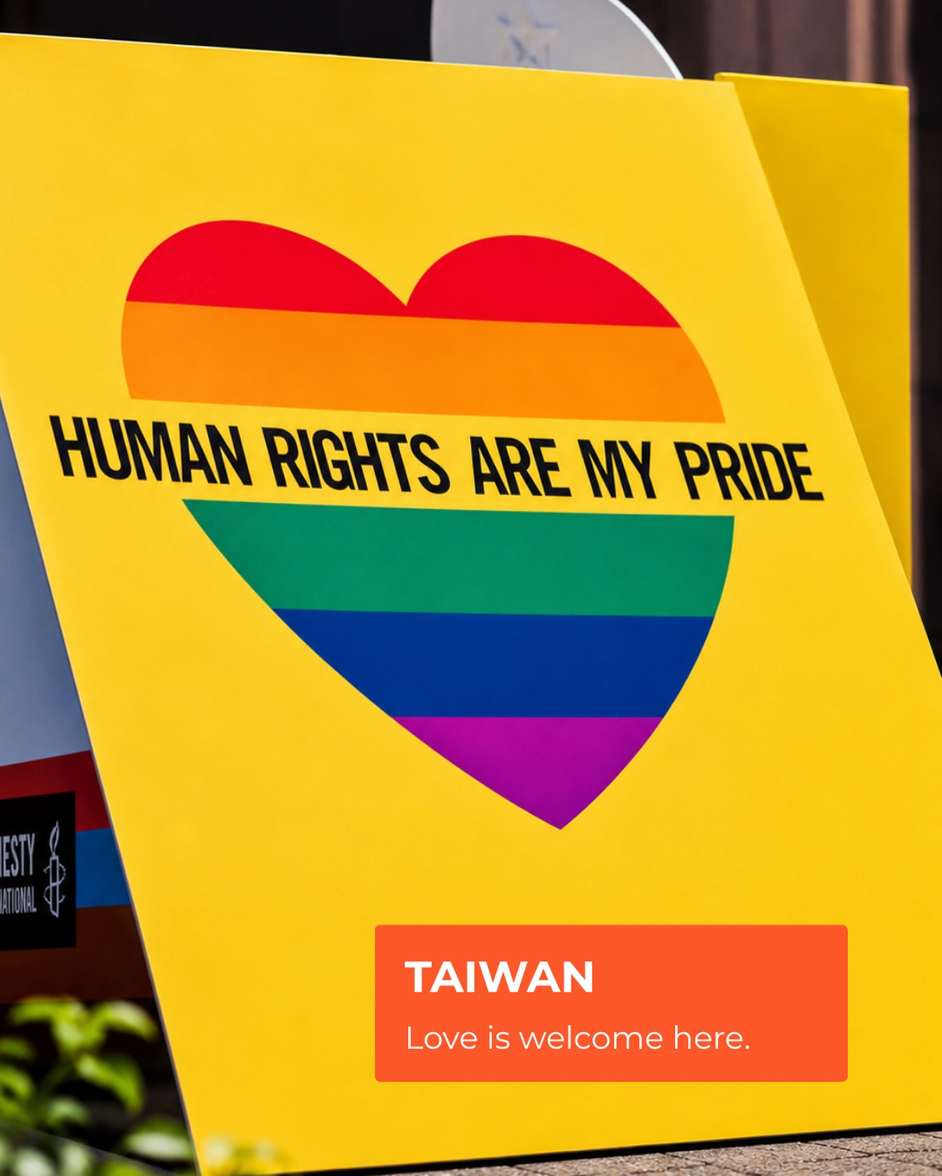 🌈 Taiwan zählt zu den LGBTQ+-freundlichsten Reisezielen Asiens.  2019 schrieb Taiwan Geschichte und wurde zum ersten Land Asiens, das die Ehe für alle legalisierte. Bis heute steht das Land für Offenheit, Vielfalt und eine herzliche Willkommenskultur.  Ob die pulsierende Metropole Taipei, beeindruckende Naturlandschaften oder die weltweit bekannte Taiwan Pride – Taiwan begeistert Reisende aus aller Welt mit seiner Vielfalt und Gastfreundschaft.  ✨ Die Taiwan Pride zählt zu den größten Pride-Veranstaltungen Asiens und zieht jedes Jahr Hunderttausende Besucherinnen und Besucher an.  ✈️ Gemeinsam mit Teddy Travel wurden drei besondere Reisen zur Taiwan Pride 2026 entwickelt.  Wer Taiwan während der Pride-Saison selbst erleben möchte, kommt über den Link in unserer Bio zu den Reiseangeboten in unserem Reisetipp "Taiwan Pride 2026" auf unserem Blog.  📷 Taiwan Tourism Administration  #TaiwanUrlaub #ErlebeTaiwan #TaiwanPride #LGBTQTravel #VisitTaiwan #Pride #TravelTaiwan #Taipei