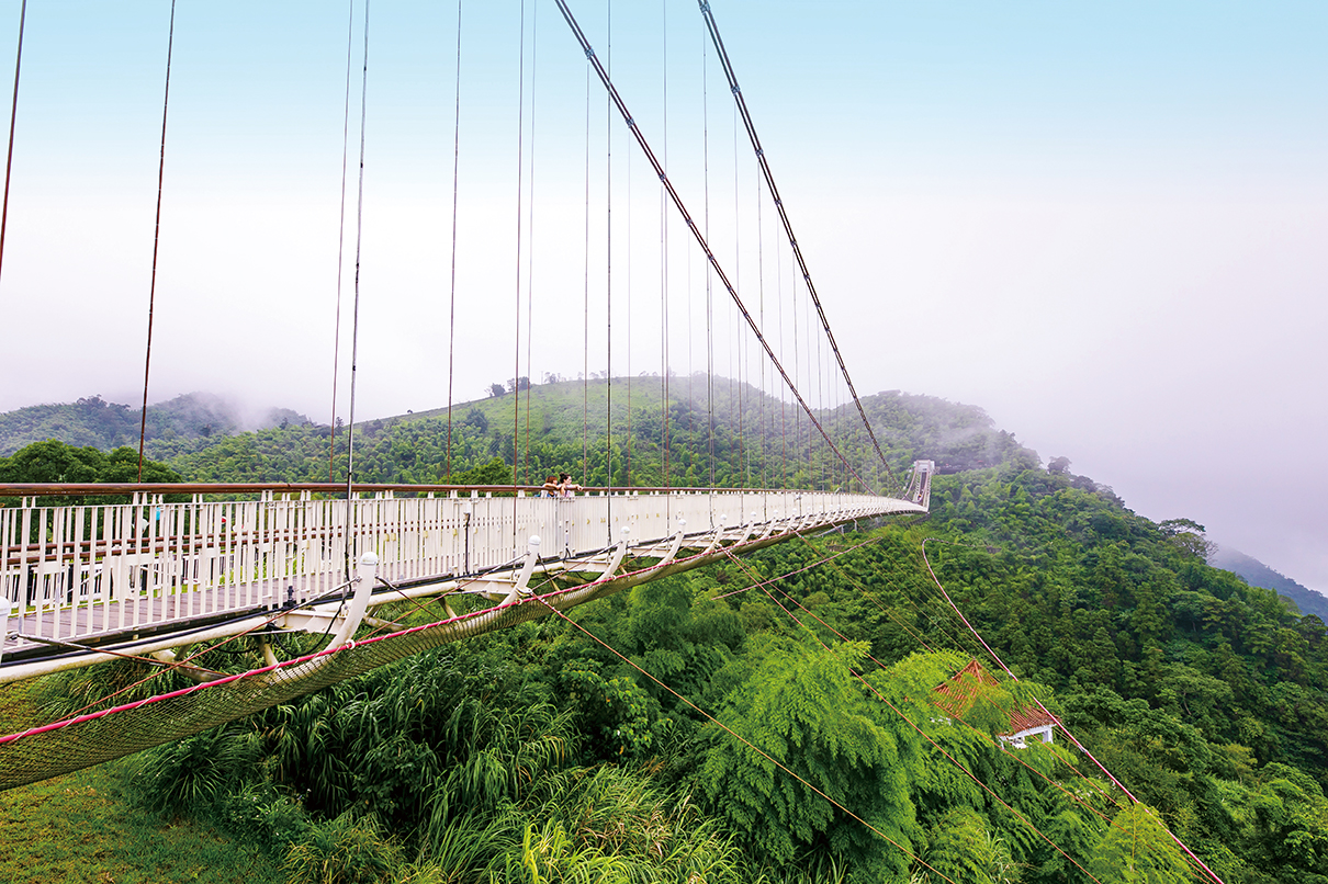 Taiping Suspension Bridge im Landkreis Chiayi, höchste und längste Hängebrücke Taiwans.